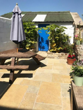Silver Cottage, Central Lyme Regis, No Car Required, Dogs Welcome